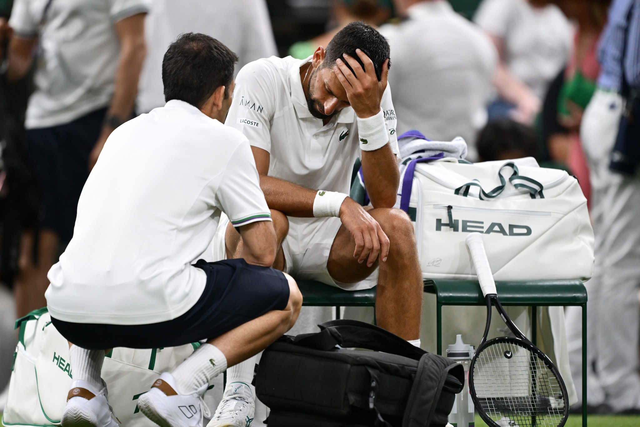 Djokovic assistito dal medico nel match contro Muller