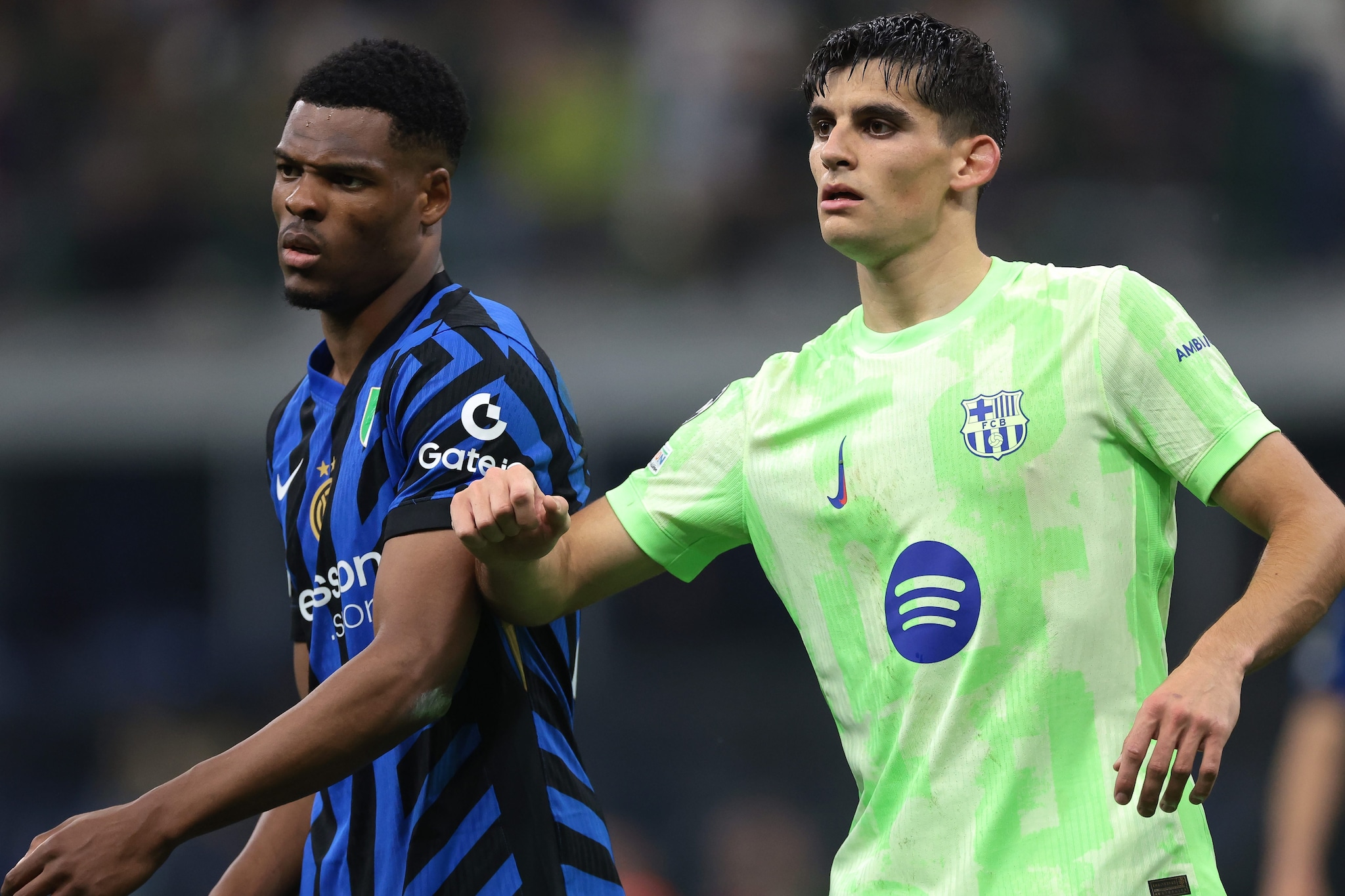 Gerard Martin non ha dimenticato cosa gli ha fatto Dumfries in Inter-Barcellona: "Era fallo"