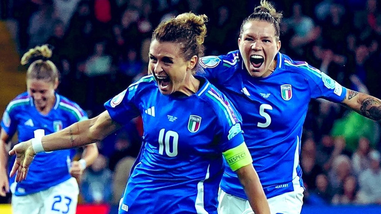 L’esultanza della capitana Girelli agli Europei.