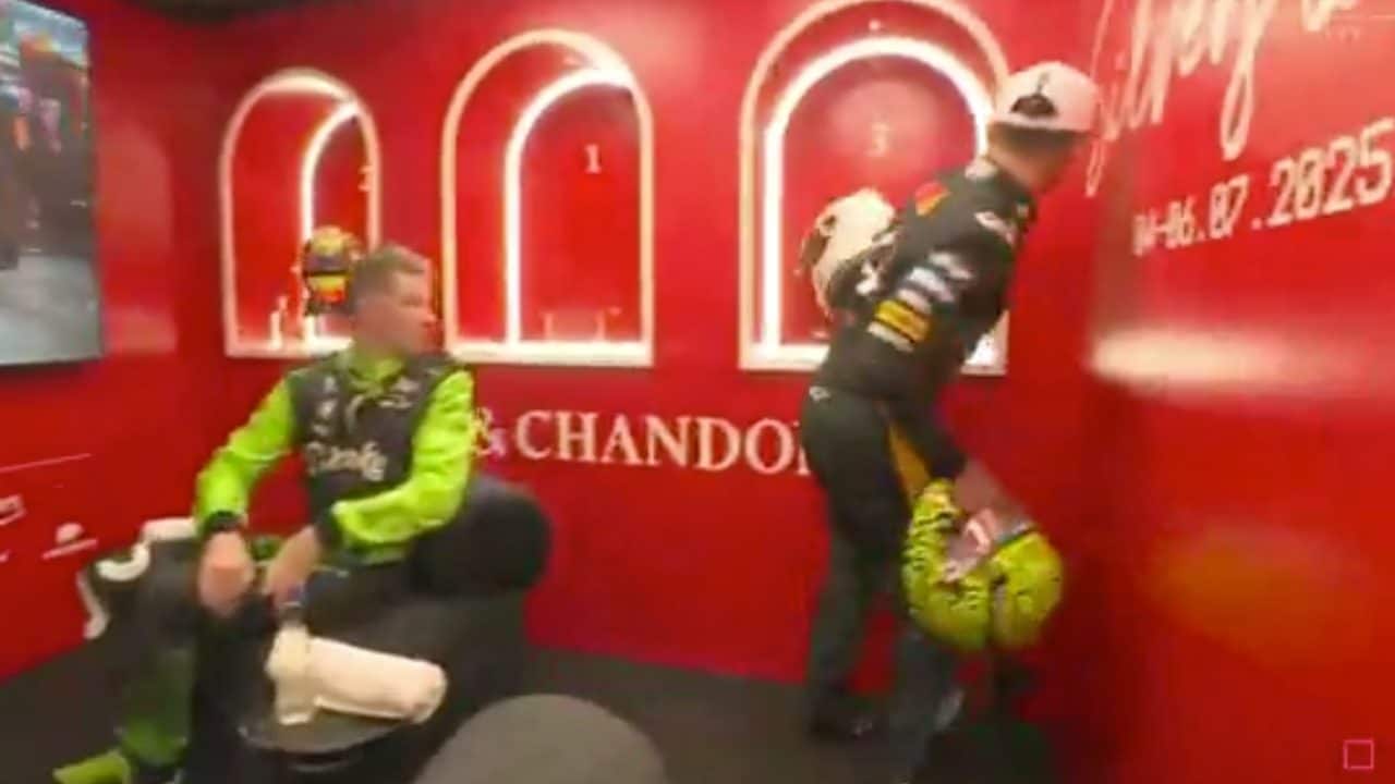 Norris porta a Hulkenberg il suo casco prima di salire sul podio, il tedesco è spaesato: "A cosa serve?"