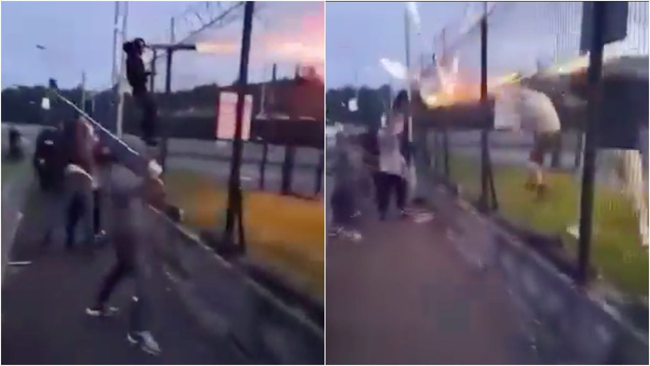 Violenza allo stadio, teppisti usano fuochi d'artificio come un bazooka: il campo prende fuoco