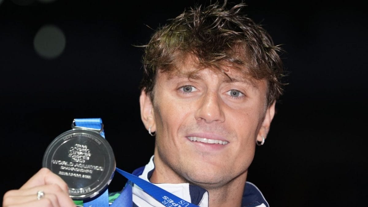Nicolo Martinenghi con la medaglia d’argento nei 100 rana.