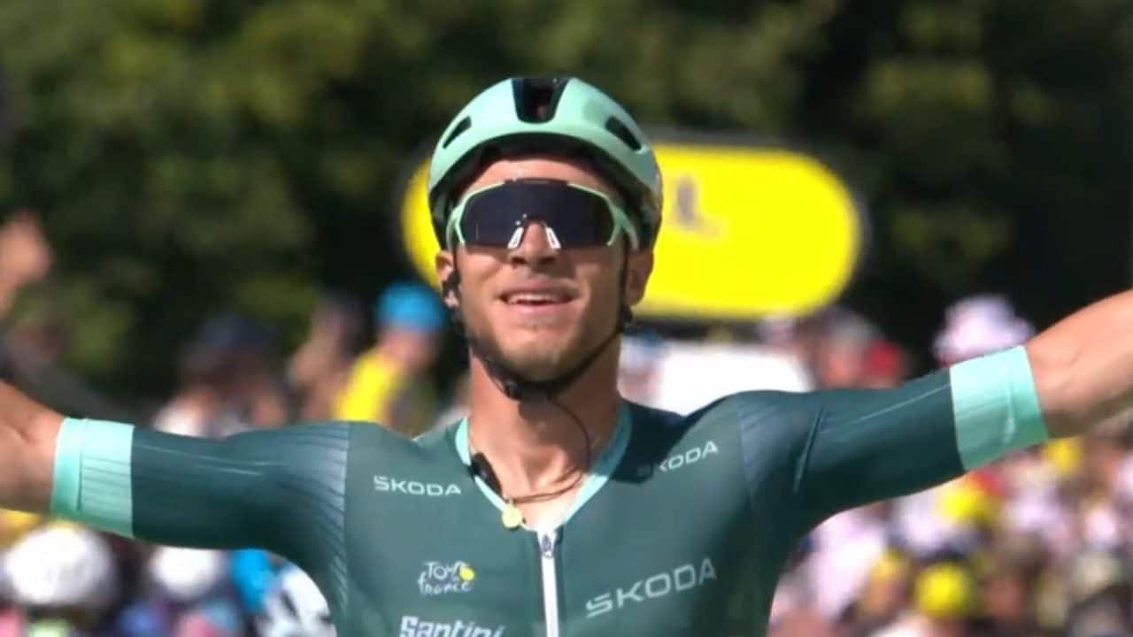 Jonathan Milan vince l'ottava tappa del Tour: volata imperiale, finito il digiuno italiano di 6 anni