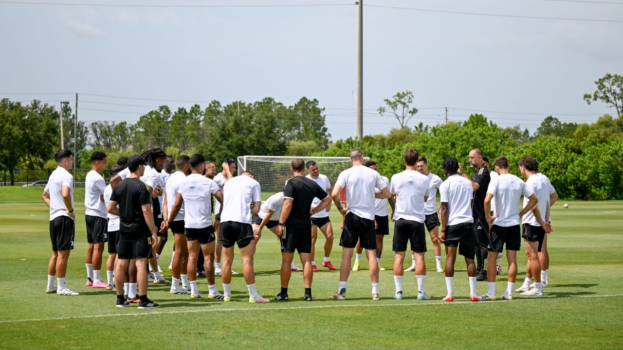 La Juve vuole anticipare il ritiro, secco 'no' dai giocatori: proposta respinta all'unanimità