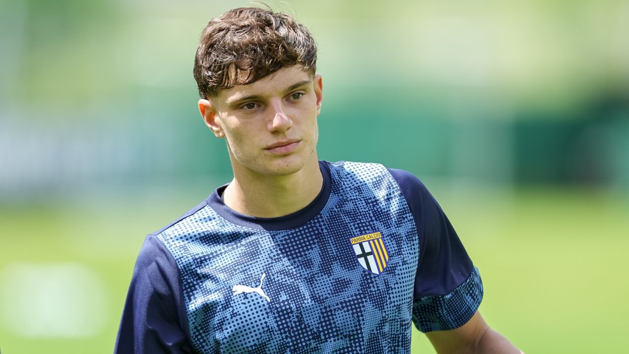 Leoni all'Inter, la strategia di mercato per arrivare al difensore del Parma: pronte cinque cessioni
