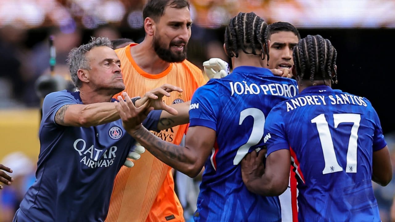 Perché Luis Enrique ha messo le mani addosso a Joao Pedro in Chelsea-PSG: “Sono stato uno stupido”