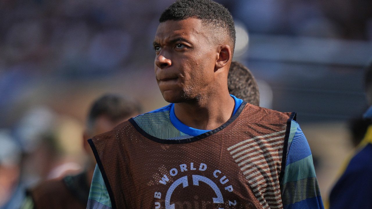 Mbappé ritira parte delle accuse al PSG dopo le minacce: "Gioca a calcio, vendi maglie e non rompere"