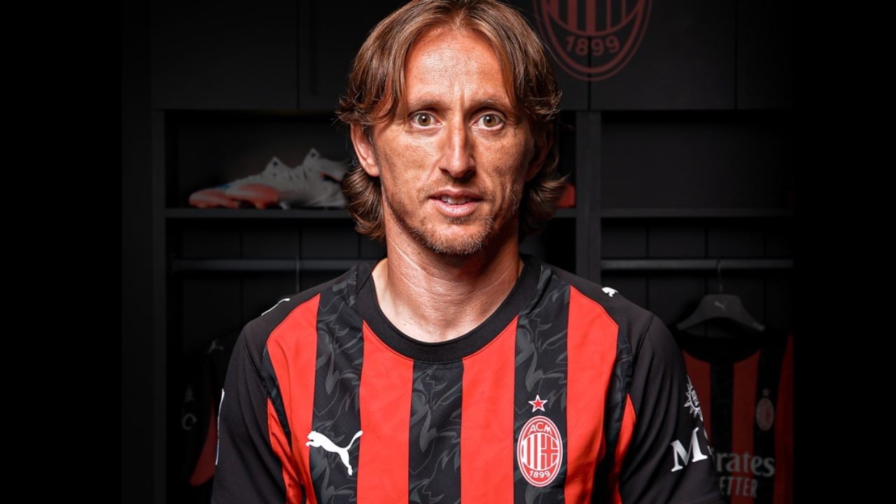 Luka Modric è ufficialmente un giocatore del Milan: i dettagli del contratto e il numero di maglia scelto
