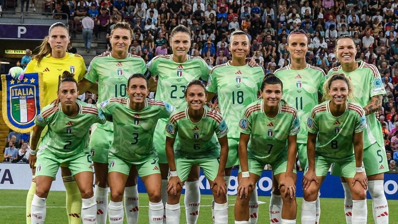 Perché l'Italia femminile gioca con una maglia verde che la Nazionale maschile non può indossare
