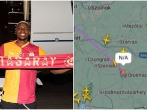 Osimhen riaccolto al Galatasaray come una star: in 3 milioni seguono in diretta il viaggio per Istanbul