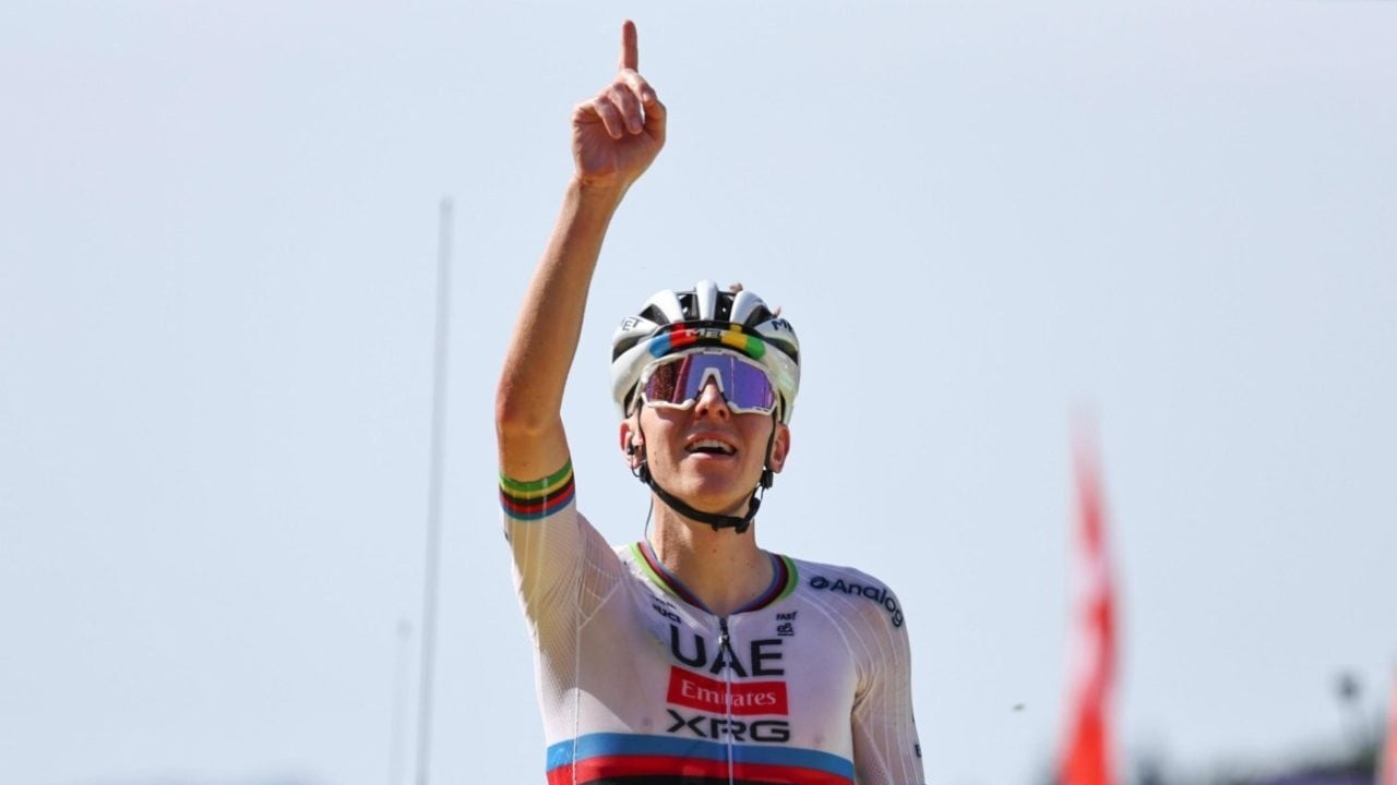 Pogacar e la dedica commovente a Privitera: "Negli ultimi km pensavo a lui. Il ciclismo è crudele"