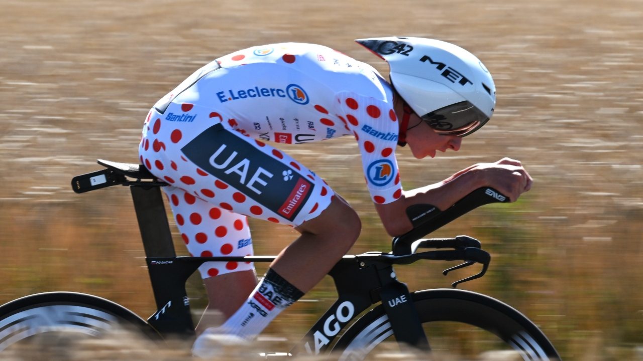 Pogacar si prende pure la maglia gialla al Tour, Evenepoel domina la cronometro: crolla Vingegaard