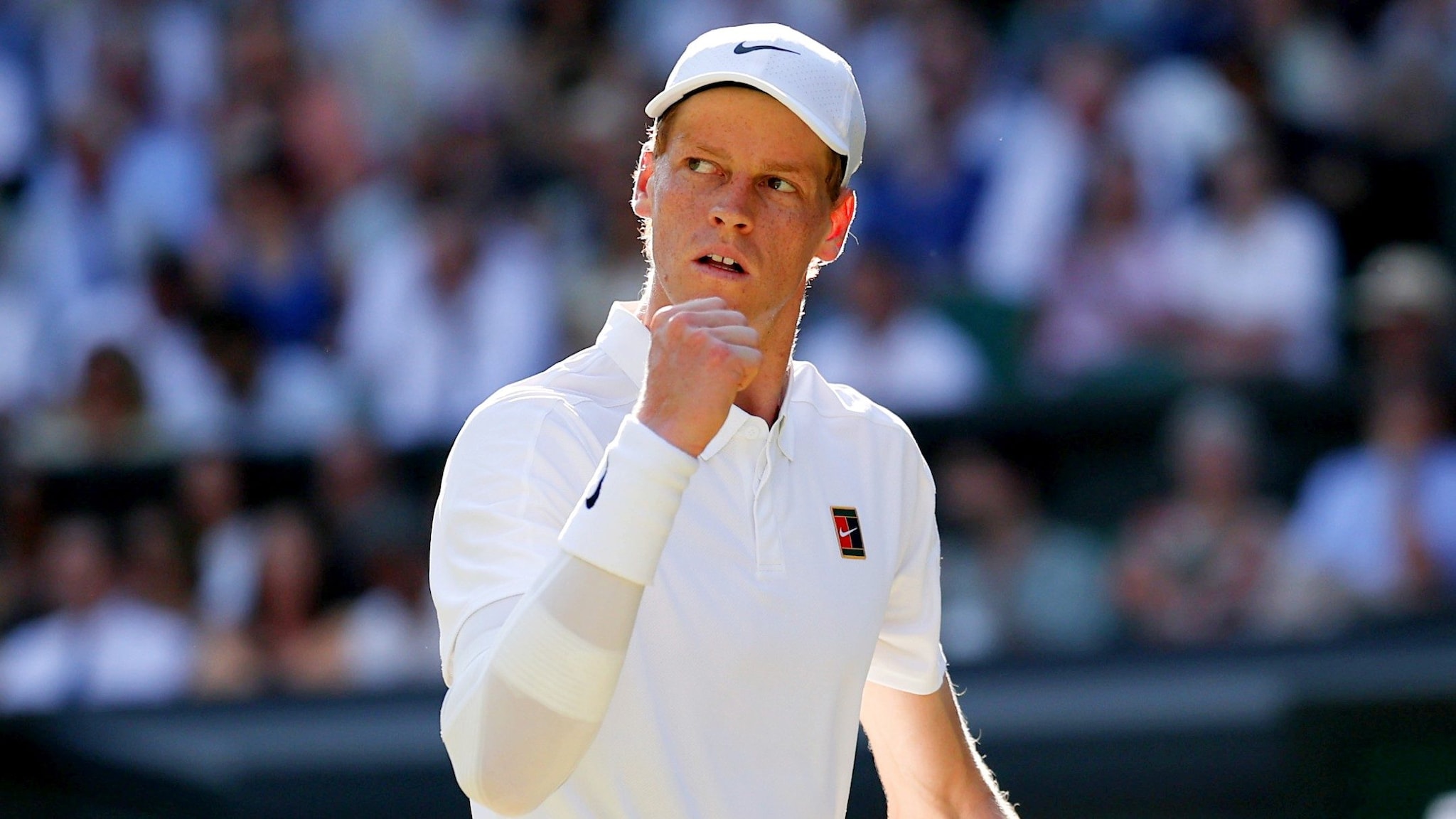Sinner dominante anche su Djokovic, è in finale a Wimbledon: una durissima lezione di tennis