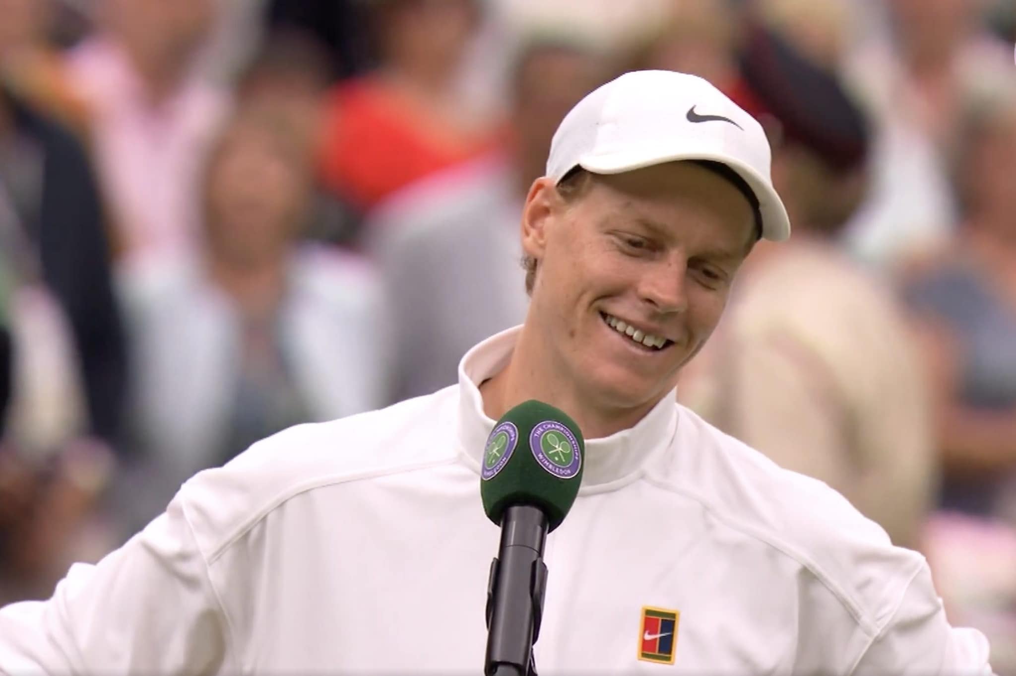 Sinner scoppia a ridere a Wimbledon parlando di Silverstone: "Devo restare concentrato"