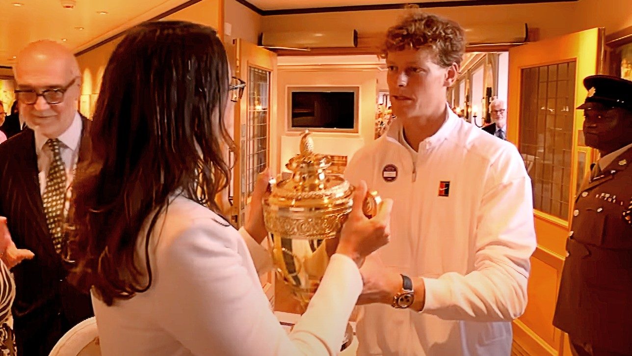Perché Sinner ha dovuto restituire il trofeo di Wimbledon dopo averlo tenuto solo mezz'ora