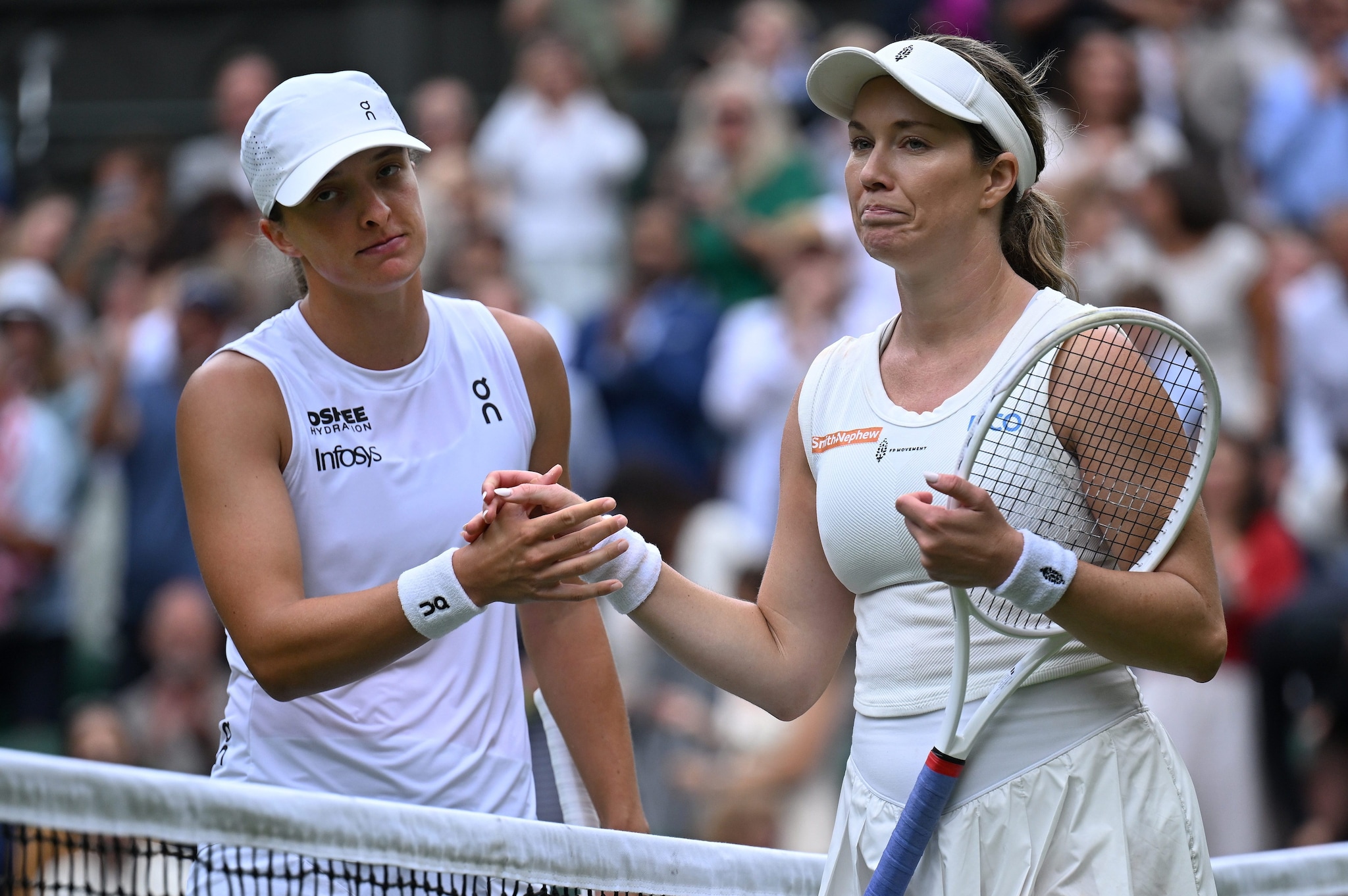 Il saluto tra Danielle Collins e Iga Swiatek nell’ultimo Wimbledon