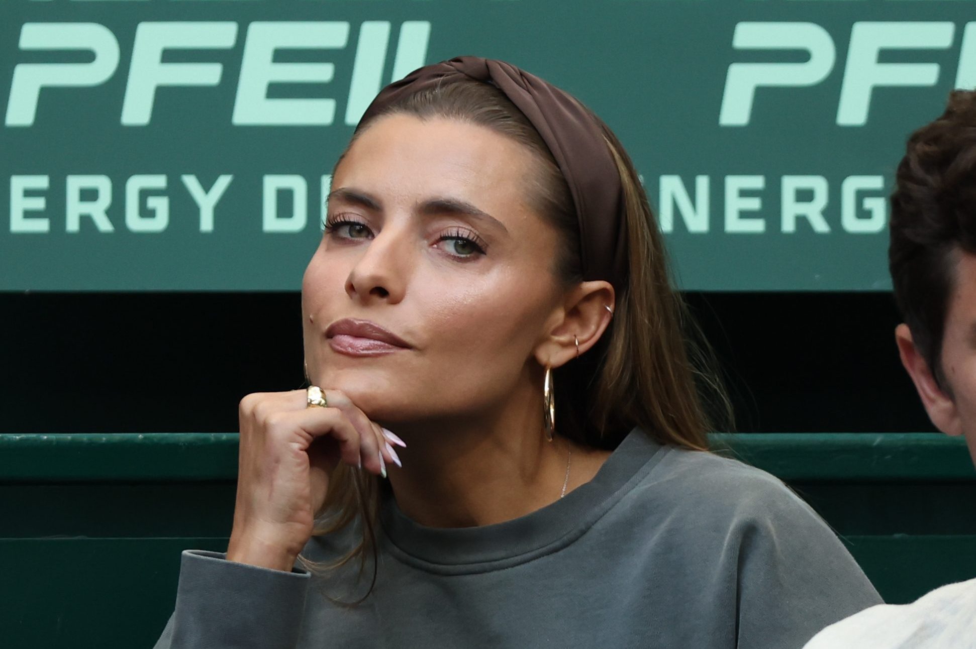Sophia Thomalla in tribuna ad Halle a metà giugno: Zverev è arrivato in semifinale