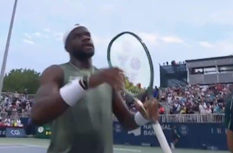Tiafoe fa un gesto inqualificabile verso l'arbitro: si prende gioco di lui con insolenza