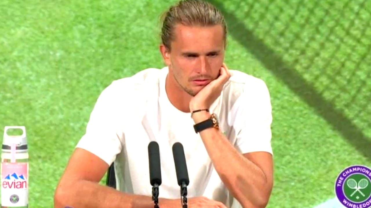 Zverev in crisi: “Mi sento molto solo nella mia vita, mai stato così vuoto. Non provo più gioia”