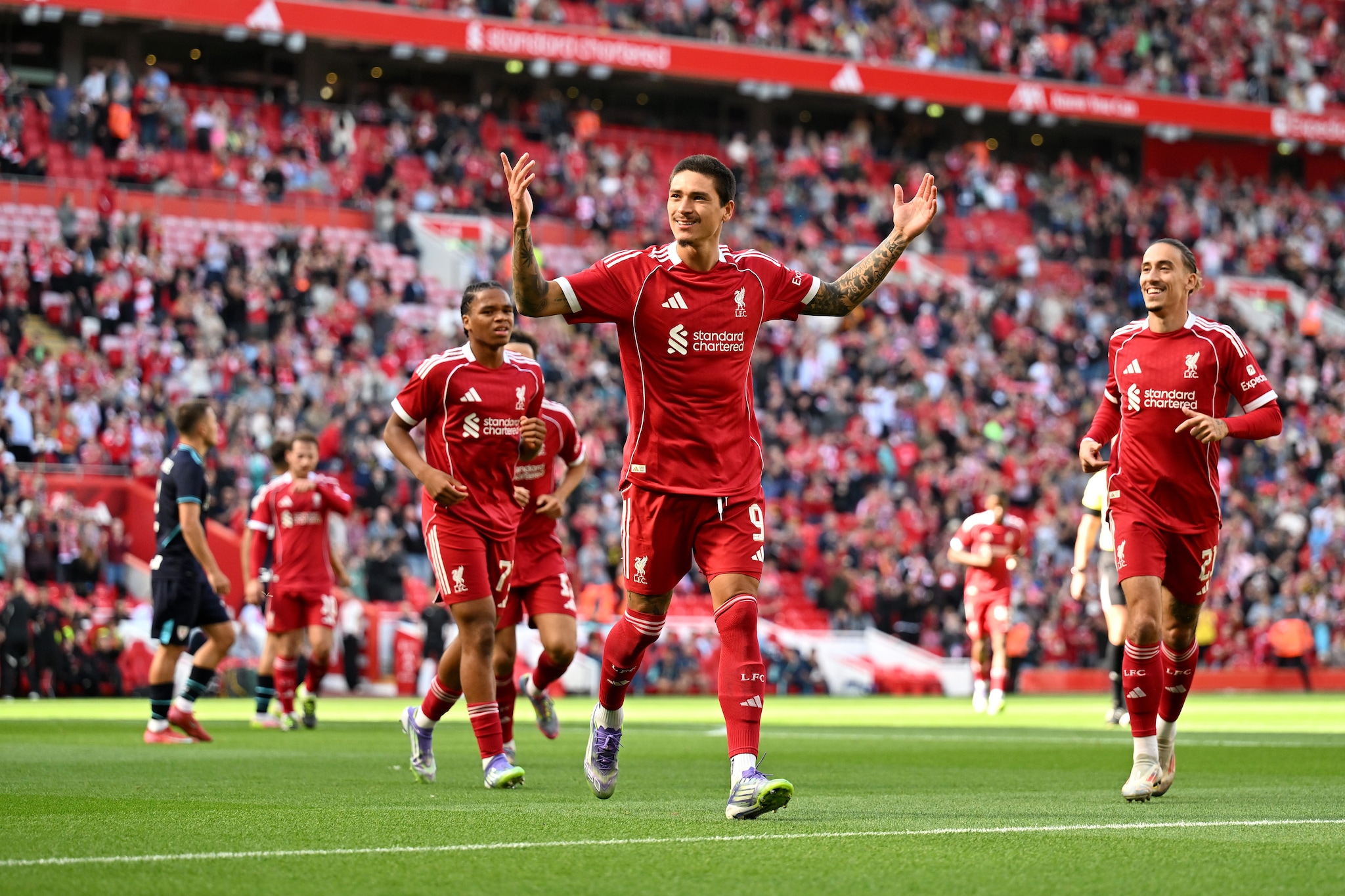 Nunez in campo esulta durante l’ultima amichevole del Liverpool.