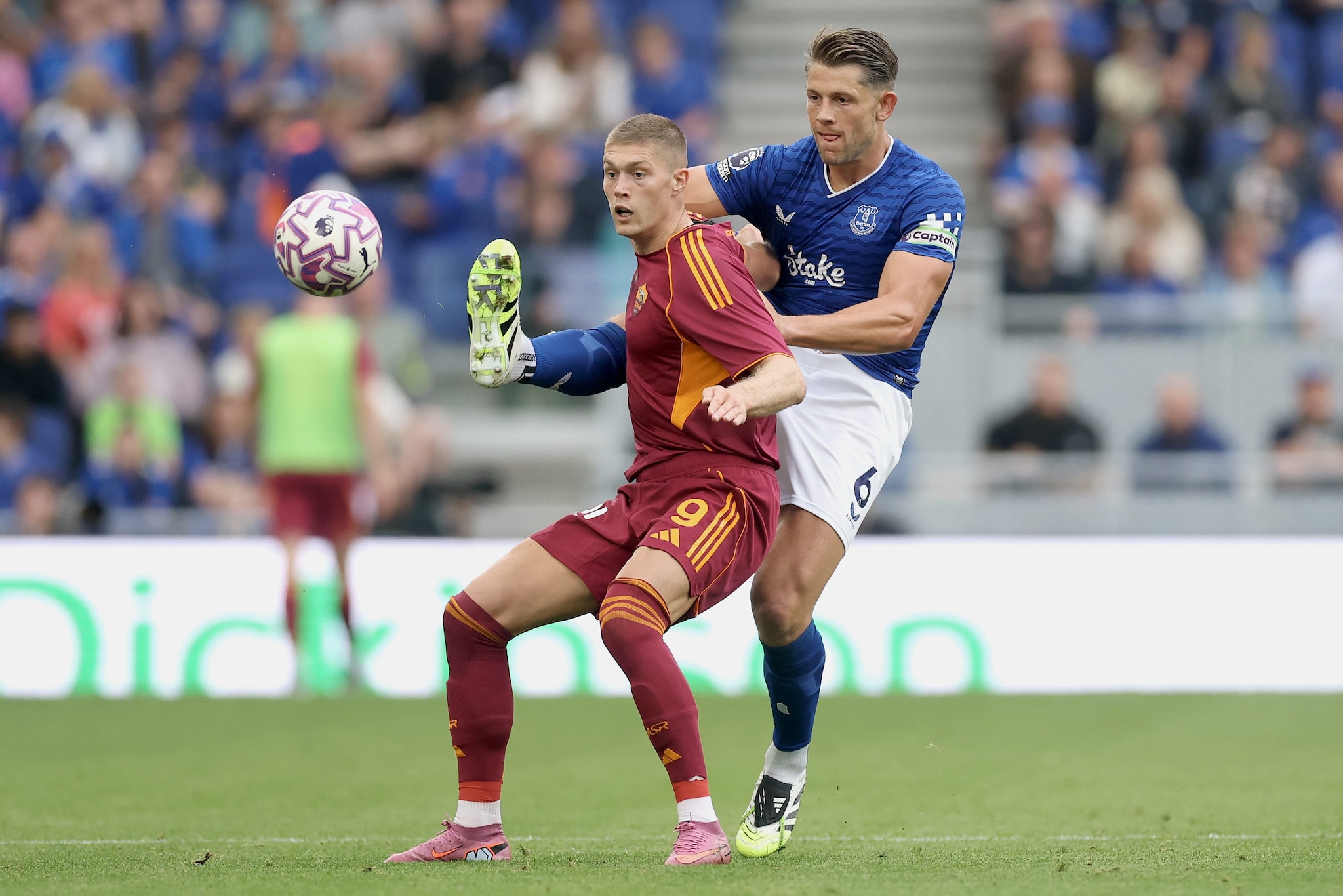 Dovbyk in campo contro l’Everton.