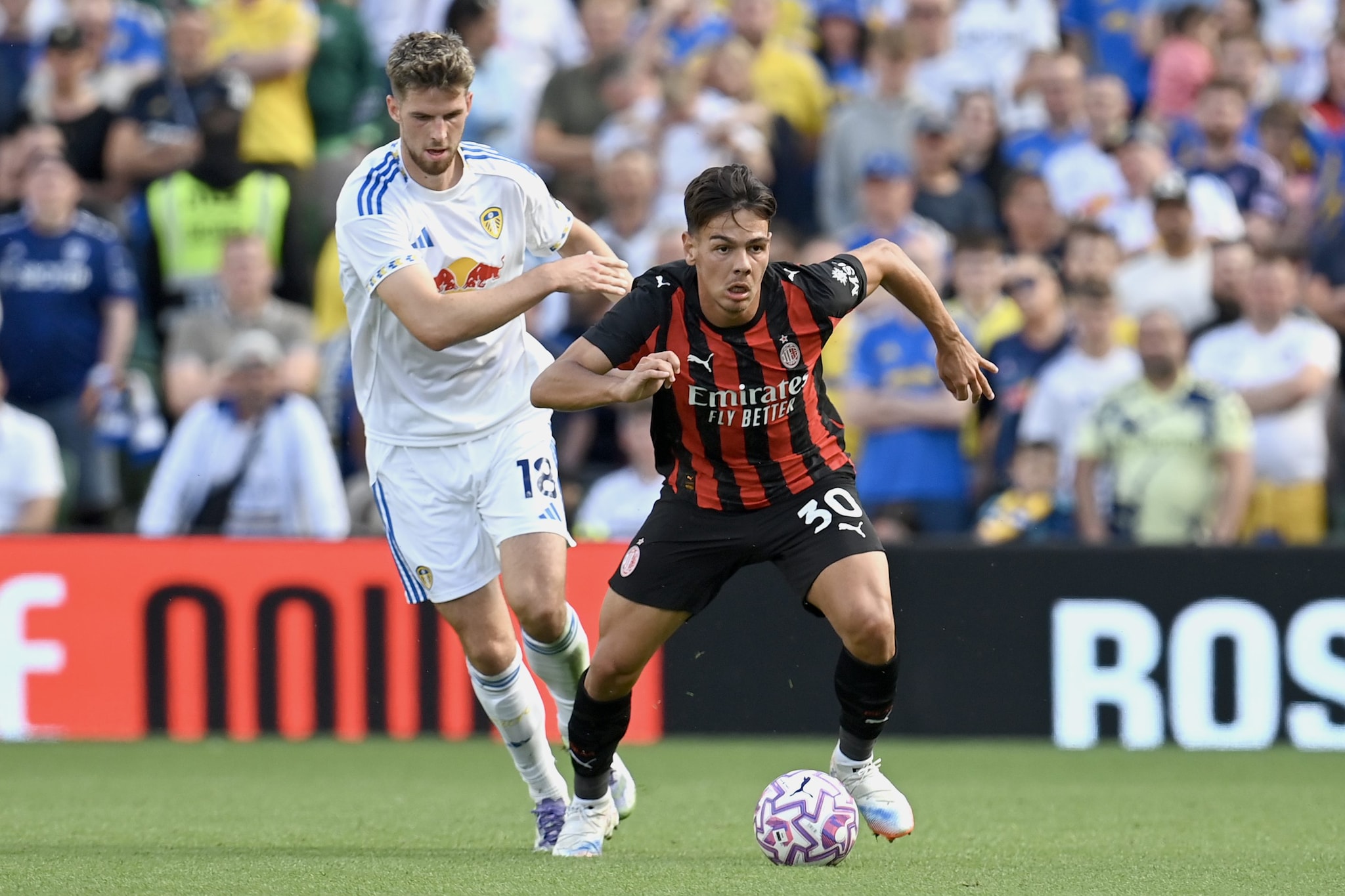 Jashari in azione contro il Leeds.