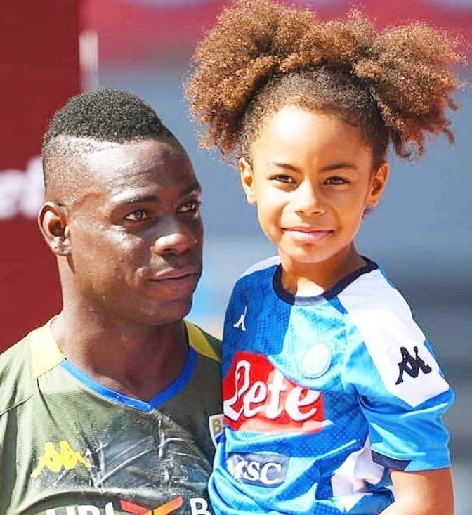 Mario Balotelli con la figlia Pia, avuta da Raffaella Fico, nel 2019