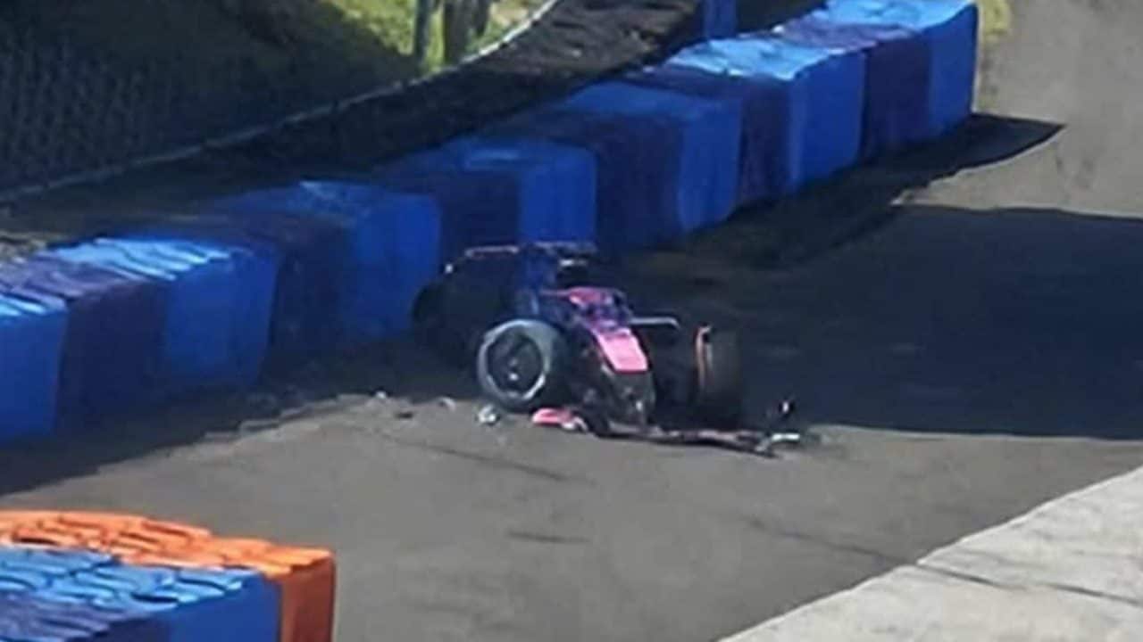 Disastro Colapinto con la Formula 1 in vacanza: si schianta con l'Alpine nel test Pirelli, auto distrutta