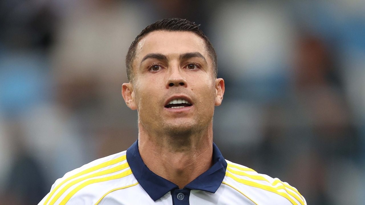 Perché Cristiano Ronaldo tiene il telefonino fuori dalla camera da letto: è per il 5G
