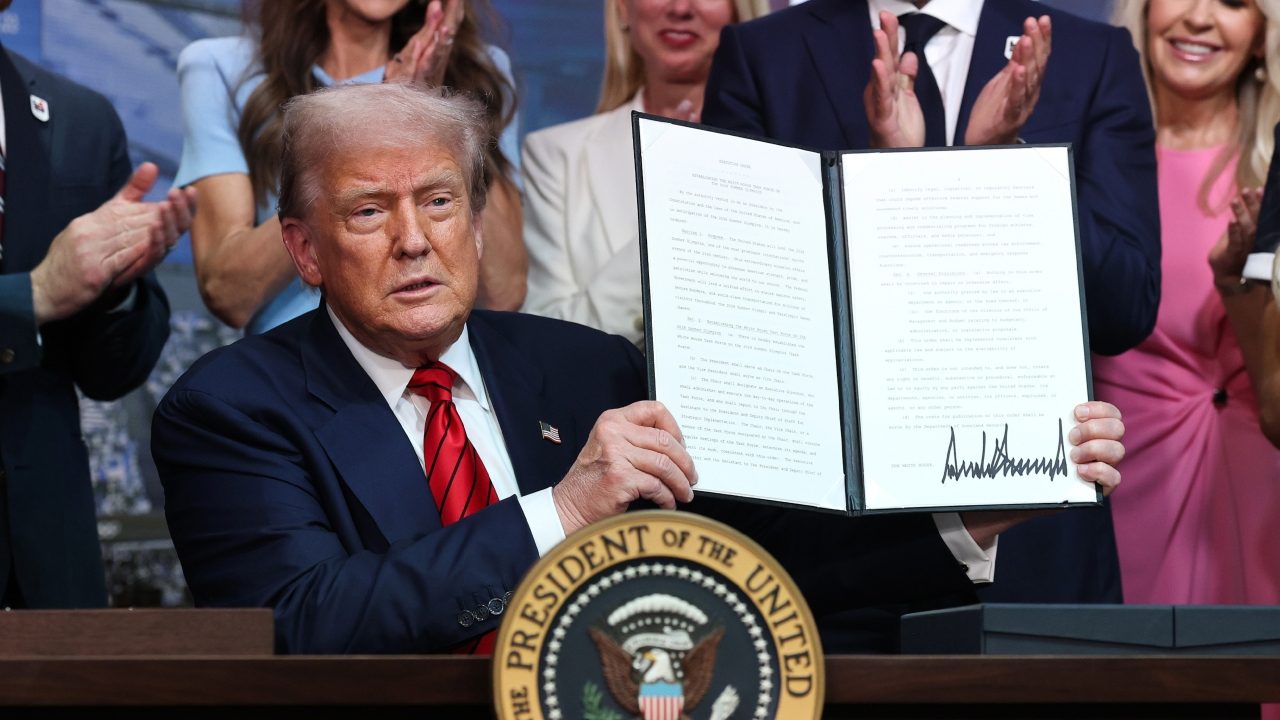 Applicato l'ordine esecutivo di Trump: "Gli uomini non ruberanno i trofei alle donne alle Olimpiadi"