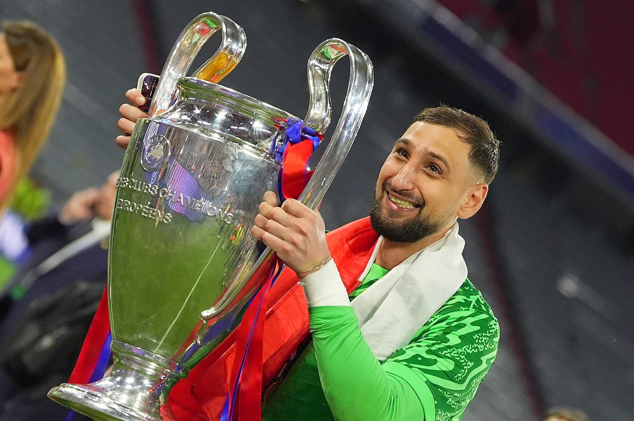 L'assurda estate di Donnarumma, è tra i finalisti del Pallone d'Oro ma il PSG lo ha scaricato