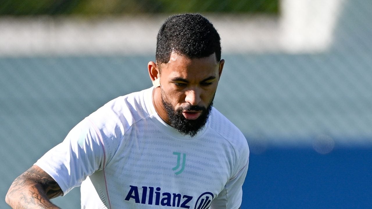 La richiesta della Juventus per cedere Douglas Luiz: i bianconeri avvisano i due club interessati
