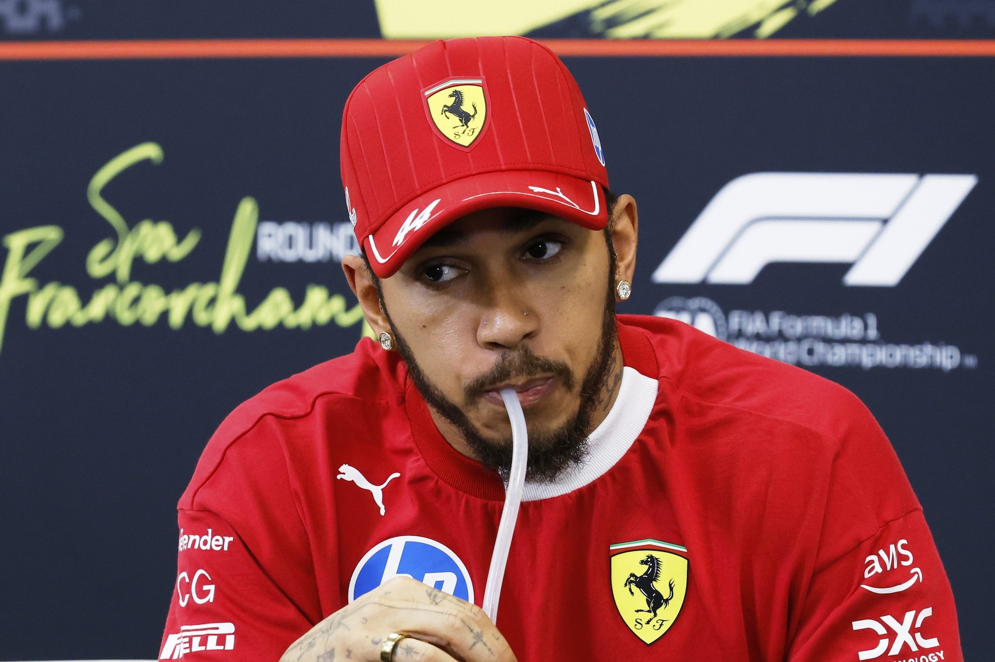 La prima stagione di Lewis Hamilton in Ferrari è stata finora molto deludente: ma non c’entra il veganesimo…