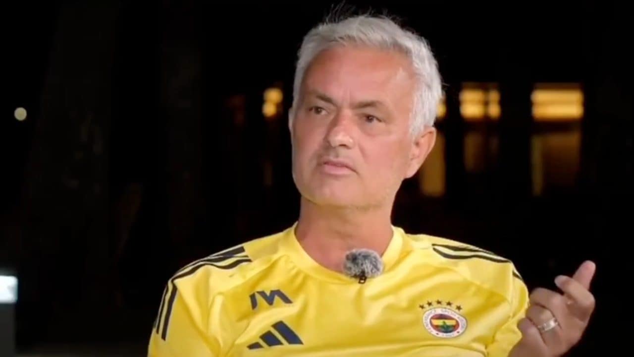 Mourinho racconta qual è stato il suo lavoro alla Roma: "Ho riportato sugli spalti tifosi andati via"