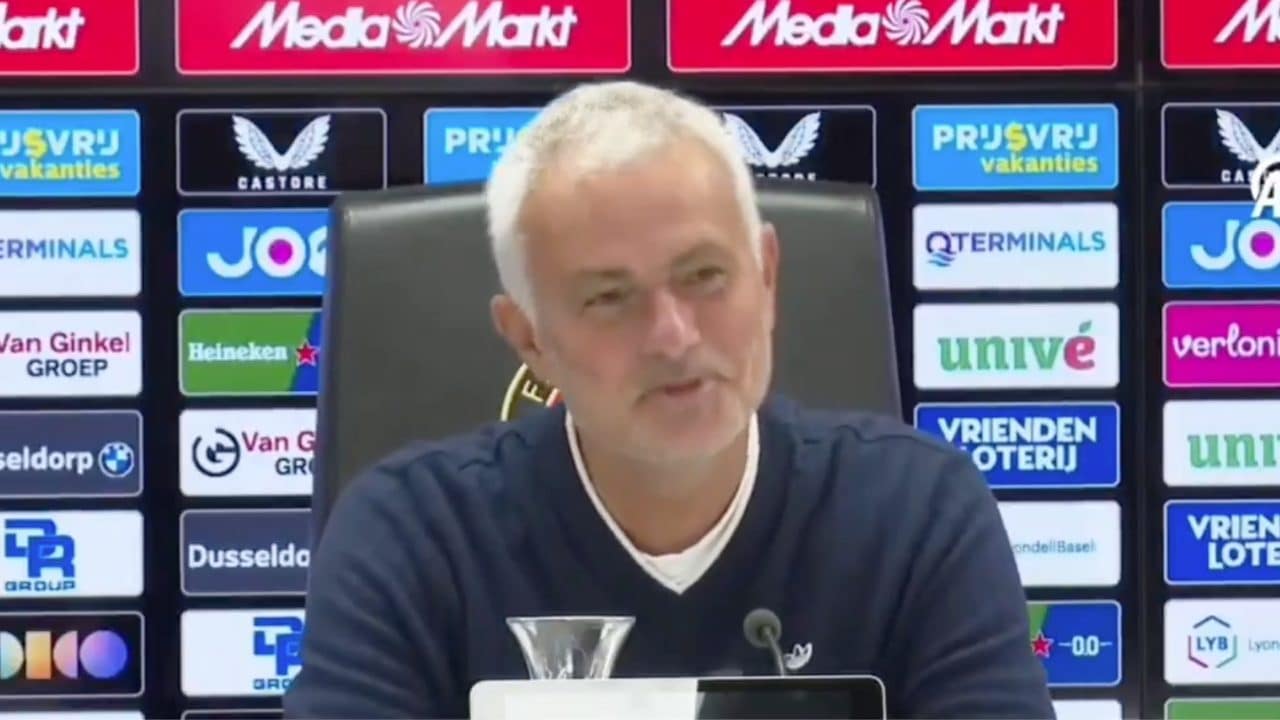 Mourinho gela un giornalista del Feyenoord tirando in ballo la Roma: "Al ritorno non eri mai felice"