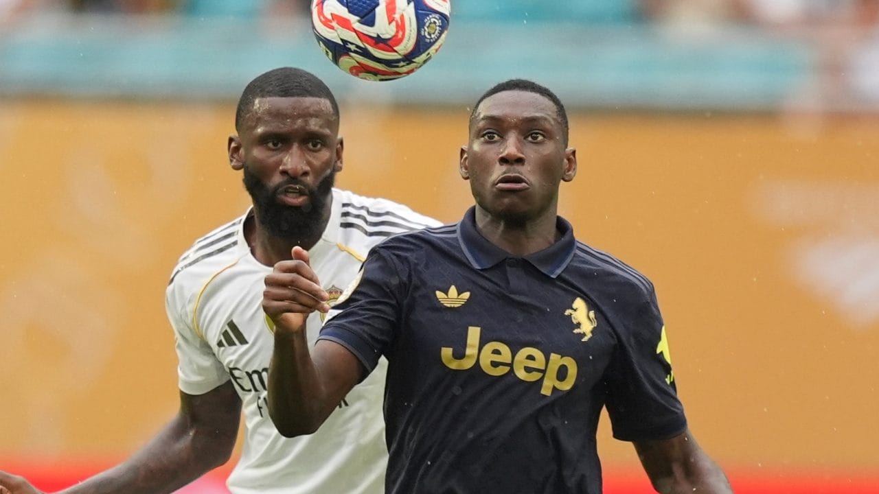 Il mercato della Juventus è in stallo: tutto ruota attorno a Kolo Muani, che il PSG valuta tantissimo