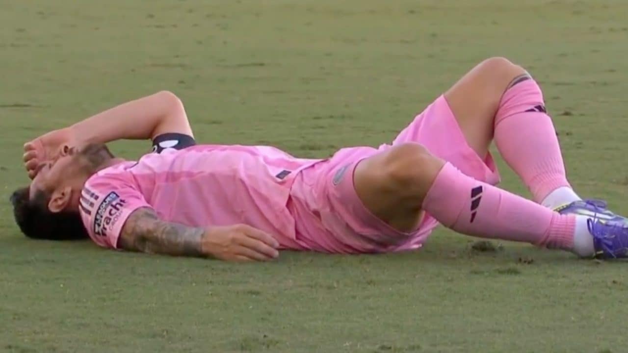 L'infortunio di Messi preoccupa l'Inter Miami: gioca solo 11 minuti poi crolla con le mani sul volto