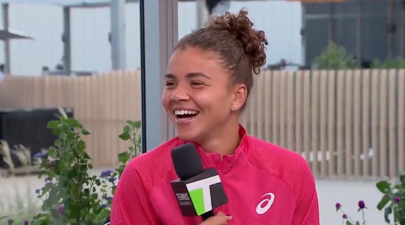 Paolini in finale a Cincinnati con Swiatek, scherza in tv: "Ho con me la salsiccia di ghiaccio"