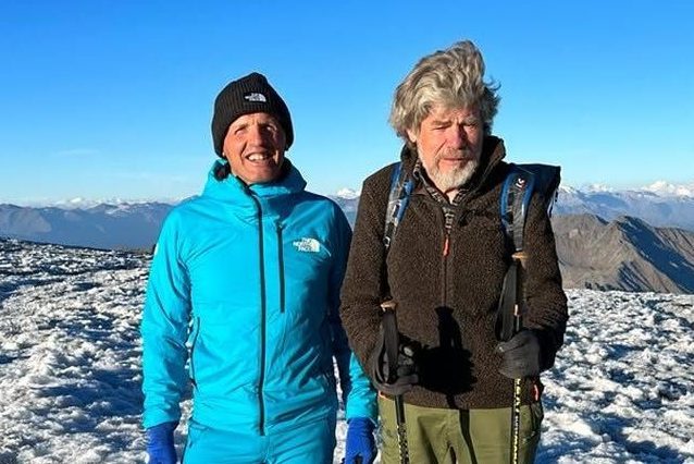 Simone Moro con la leggenda dell’alpinismo Reinhold Messner