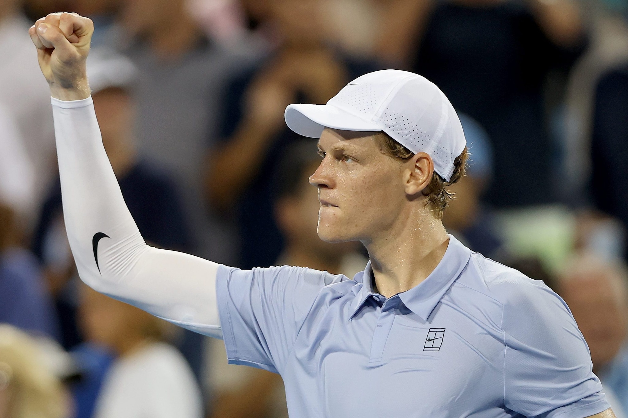 Jannik Sinner esulta dopo la vittoria su Diallo a Cincinnati