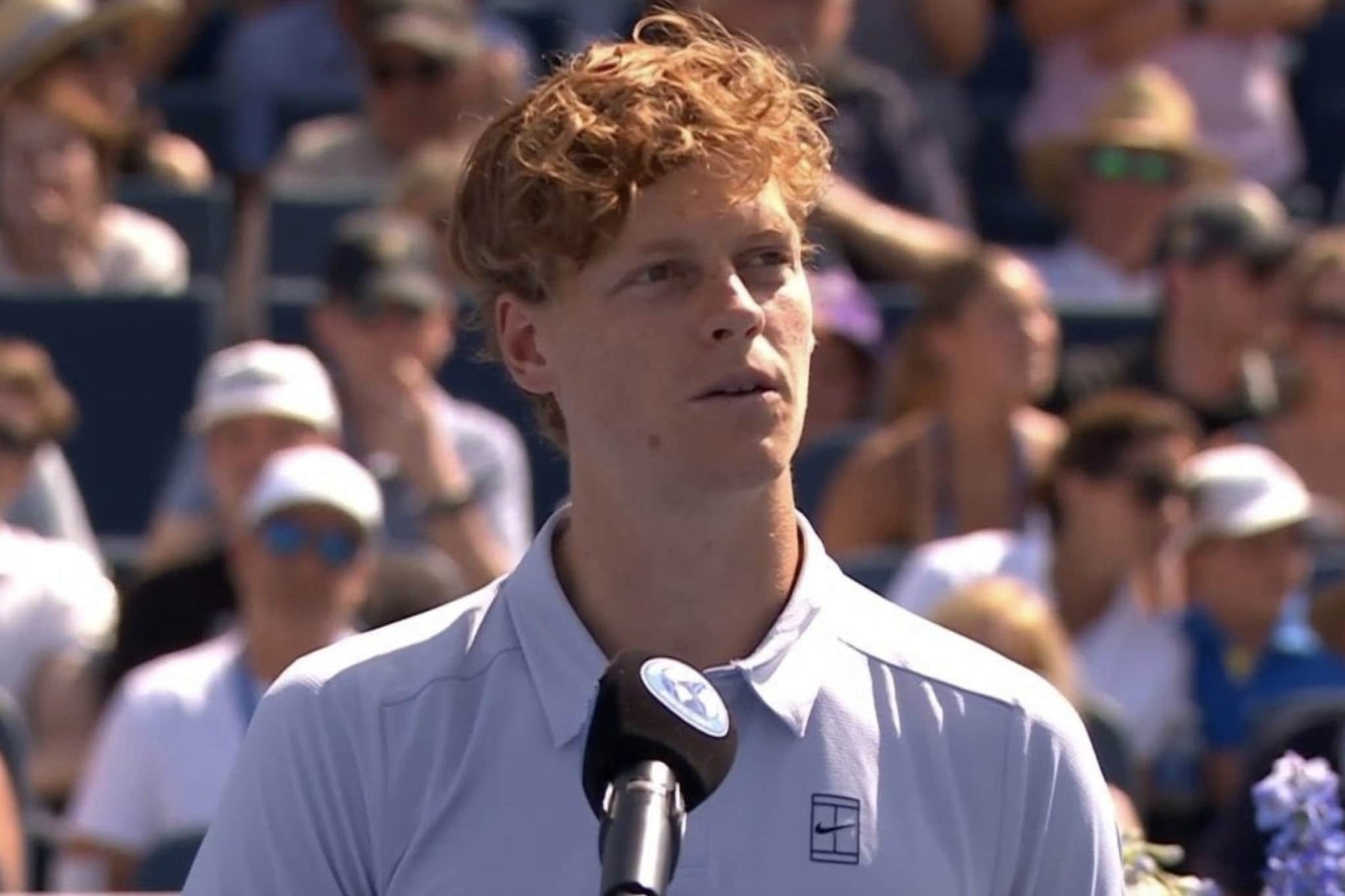 Sinner costernato dopo il ritiro: “Già ieri non mi sentivo bene. Stanotte è andata anche peggio”