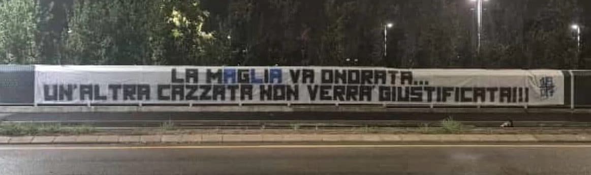 Lo striscione dedicato dai tifosi dell’Atalanta a Lookman dopo il suo ritorno a Zingonia