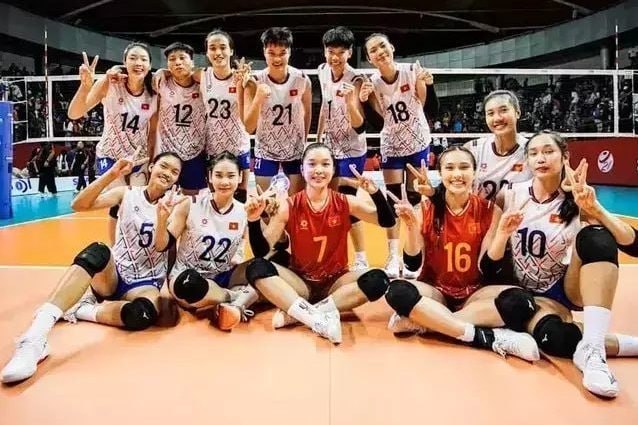 La squadra femminile di pallavolo del Vietnam Under 21: le due giocatrici squalificate sono le numero 12 e 21