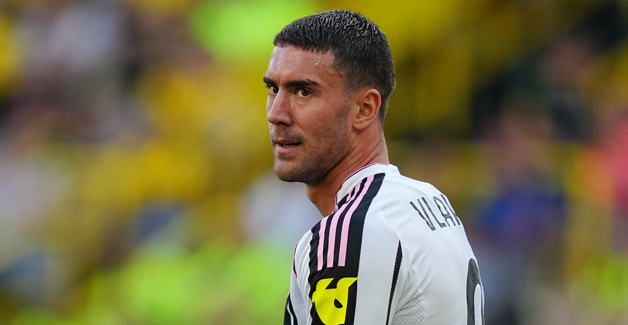 Vlahovic fischiato dai tifosi della Juventus nell'amichevole con la Next Gen: cala il gelo allo Stadium