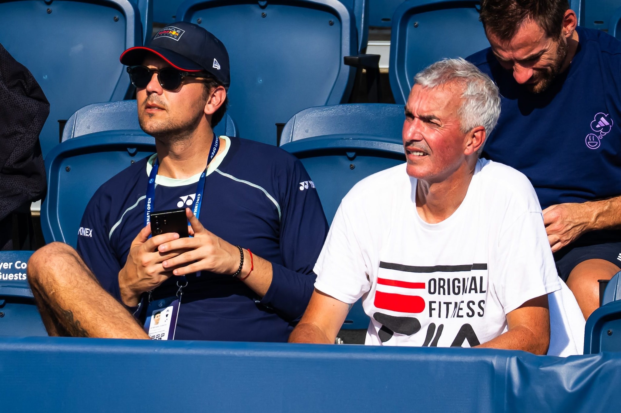 Stefano Vukov con Davide Sanguinetti in tribuna a Cincinnati durante Rybakina–Zarazua