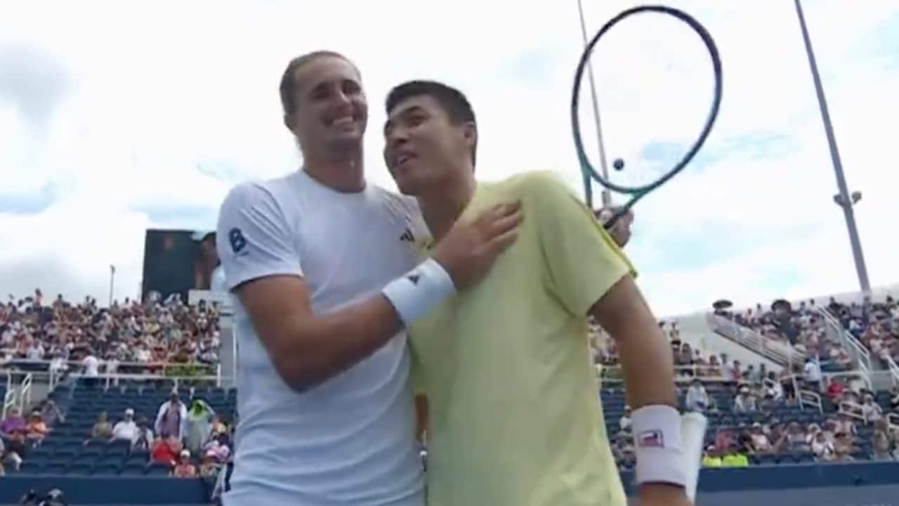 Zverev e Nakashima tornano in campo a Cincinnati dopo un giorno per giocare un minuto: la scena è surreale