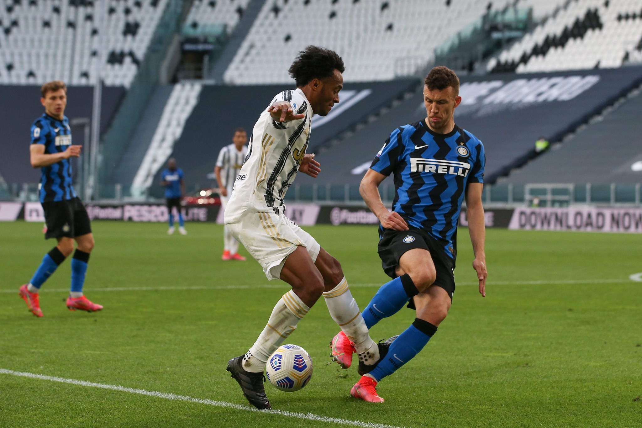 Cuadrado e il noto contatto con Perisic prima della caduta.