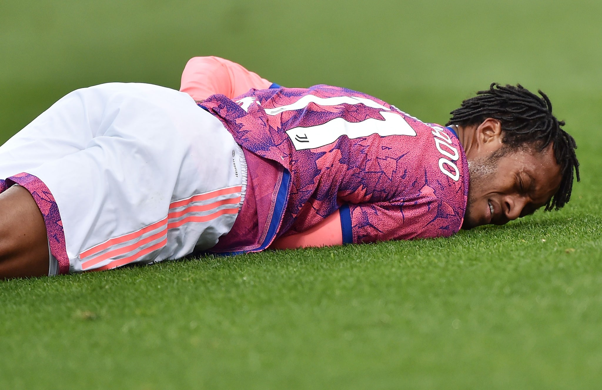 Cuadrado a terra durante una partita della Juventus.