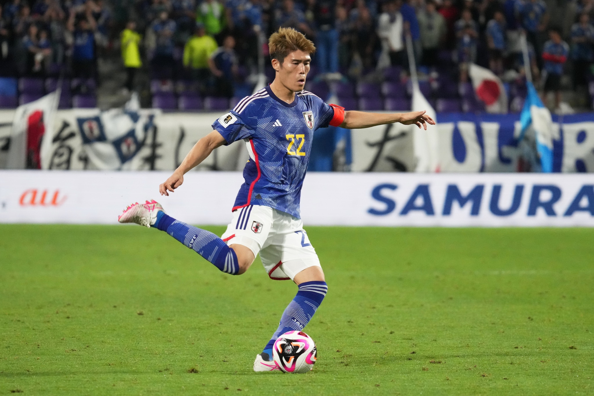 Tomiyasu in campo col Giappone.