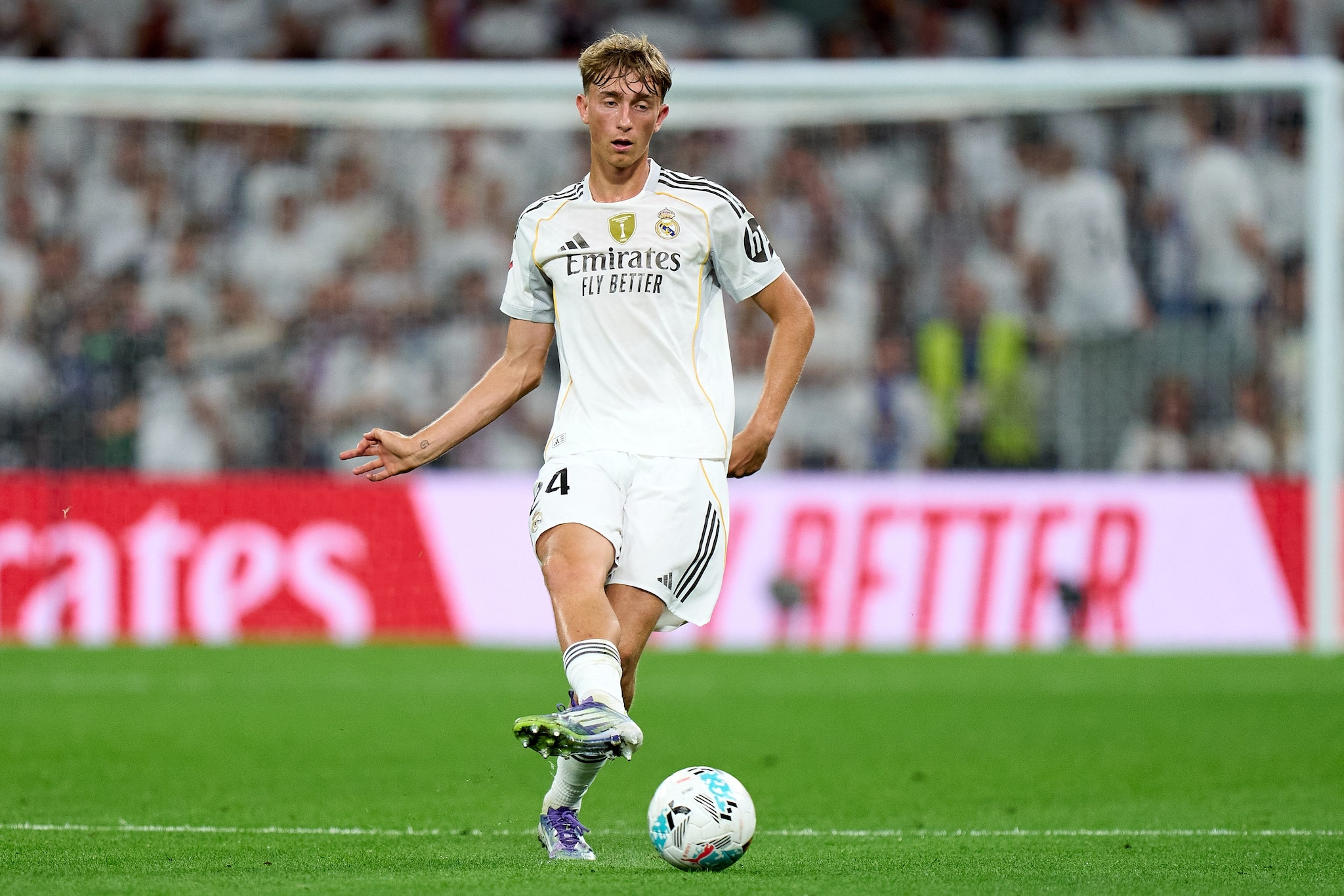 Huijsen in azione con il Real.